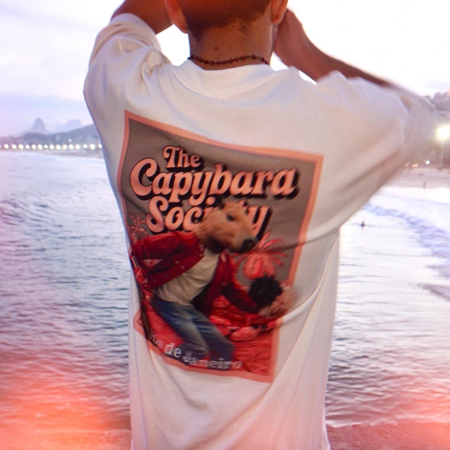 Camiseta Capivara Skatista "Rebels Against the Mainstream II" | Estilo Urbano e Alternativo | Streetwear Unissex