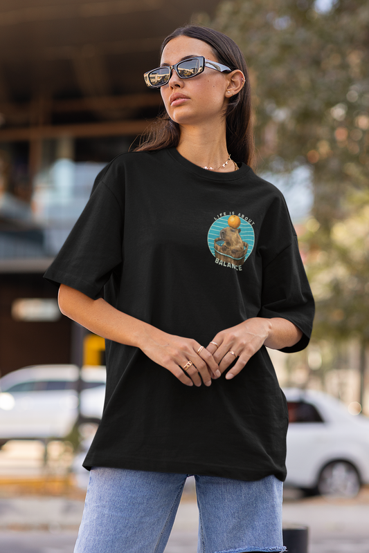 Camiseta Unissex Oversized 'Life is about Balance'